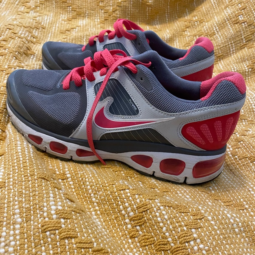 NEVER WORN! Nike Flywire Sneakers